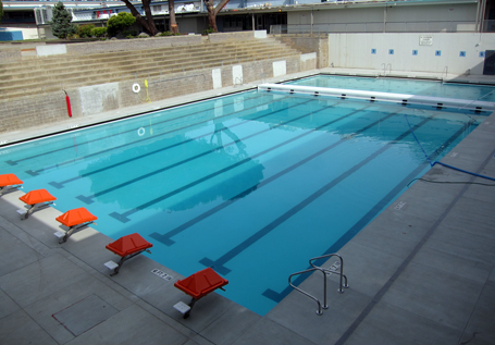 Swimming pool with lanes